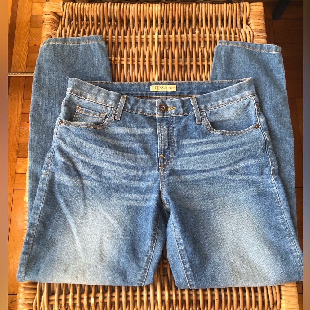 GUESS WOMENS MIDRISE JEANS 💙